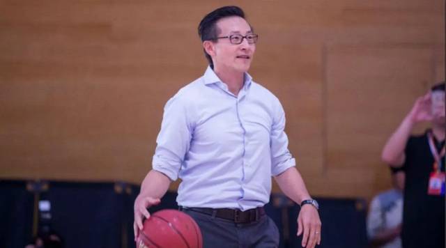 东契奇遭名嘴严厉批评：球场作为“球霸”+忽视防守像对待波什！
